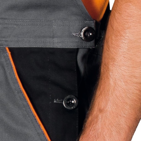 SPODNIE OCHRONNE OGRODNICZKI PRO REGULACJA W PASIE, KIESZENIE NA NAKOLANNIKI SZARO-CZARNO-POMARAŃCZOWE