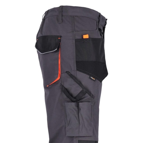 SPODNIE OCHRONNE DO PASA FORMEN RELAXED KIESZENIE NA NAKOLANNIKI SZARO-CZARNO-POMARAŃCZOWE