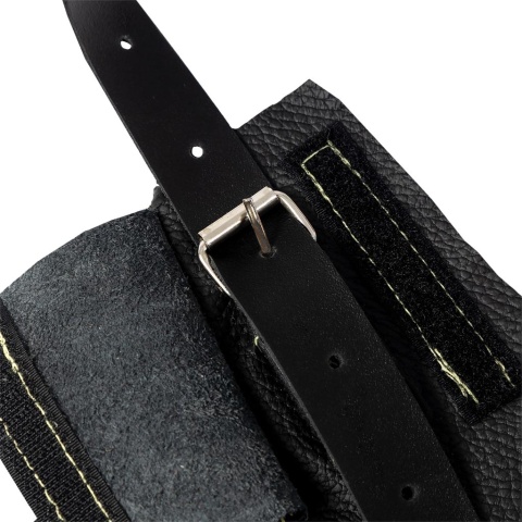 FARTUCH CHRONIĄCY PRZED ISKRAMI I ODPRYSKAMI PŁYNNEGO METALU